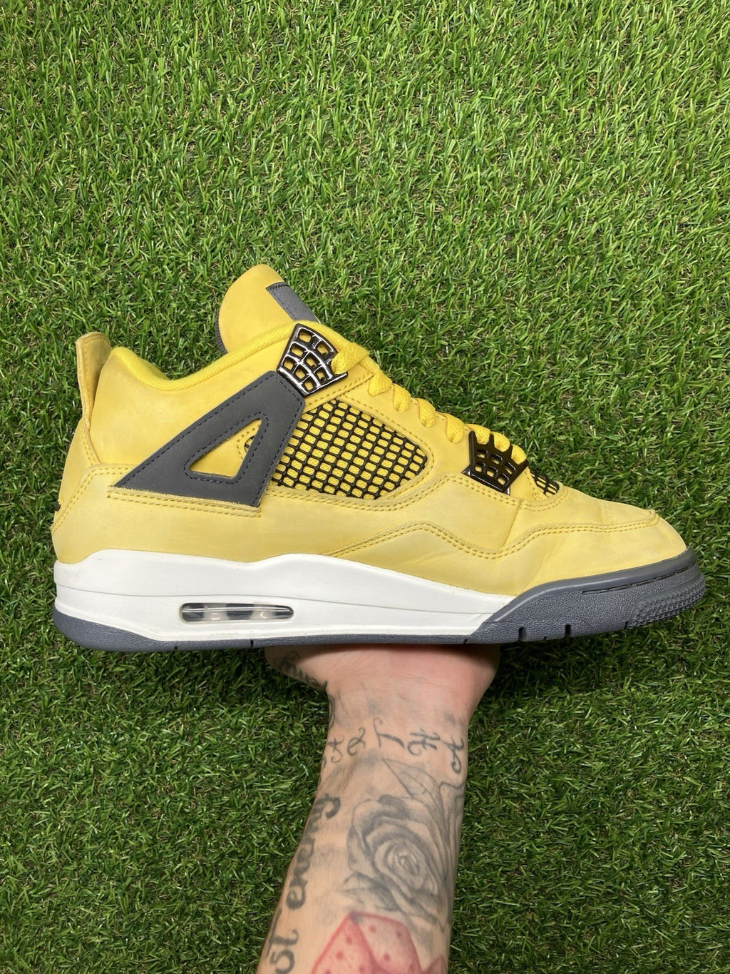 Size 8.5 - Nike Air Jordan 4 Retro ' Lightning ' | GREAT CONDITION!