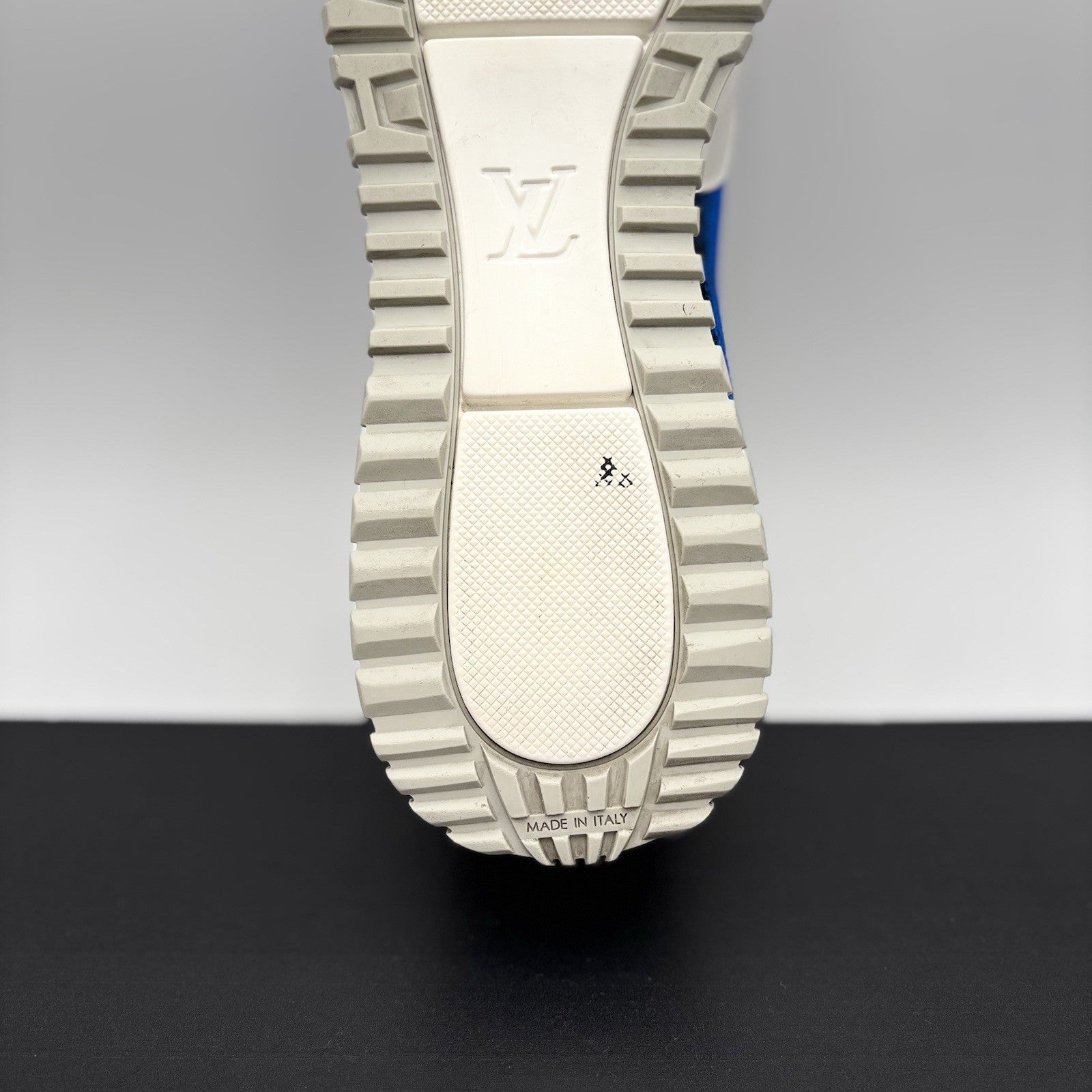 Size 9.5 LV (10-10.5 US) Louis Vuitton Run Away Sneaker ' White, Blue ' | GREAT!