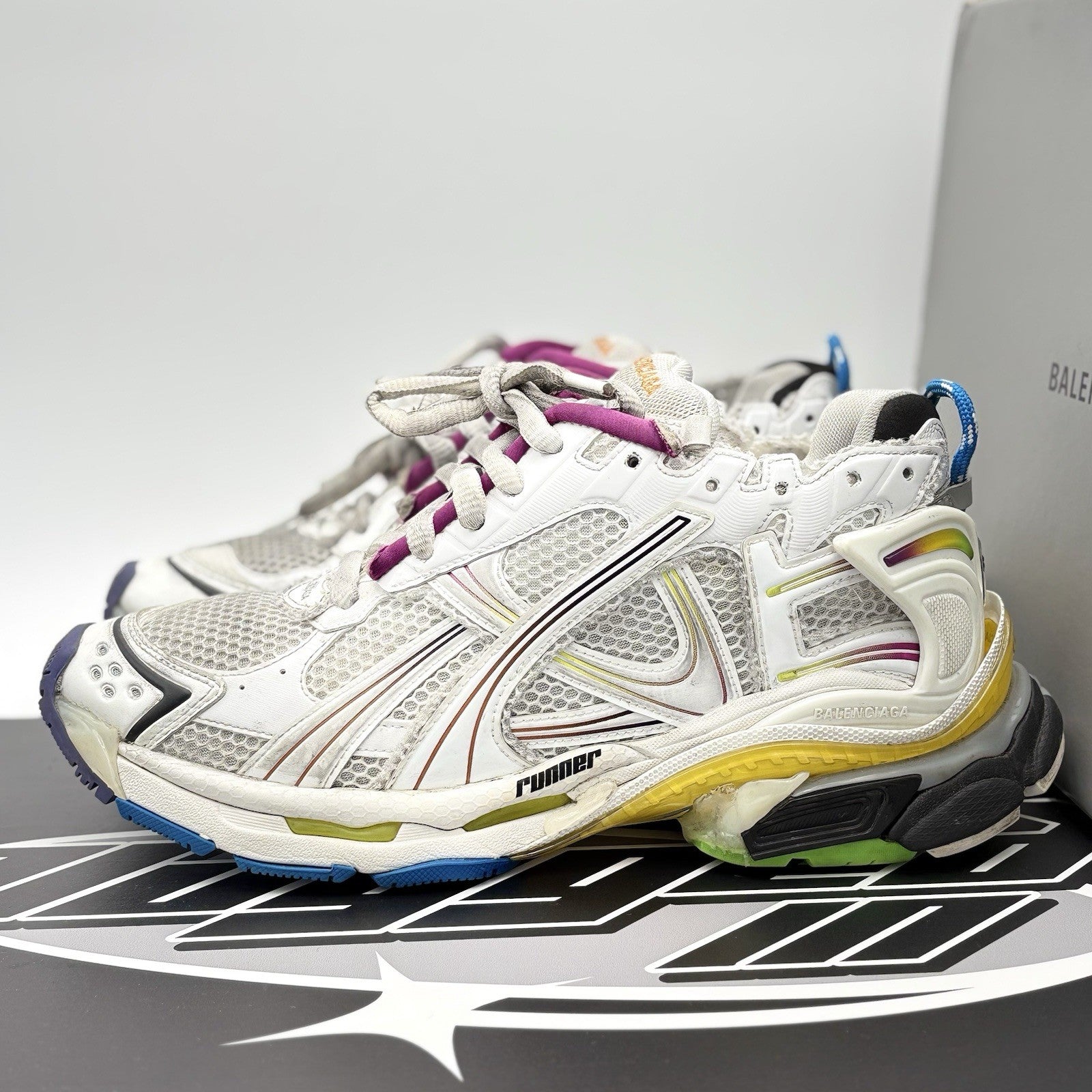 Size 44 (11 US) - Balenciaga Runner ' Gradient White ' | SUPER CLEAN!