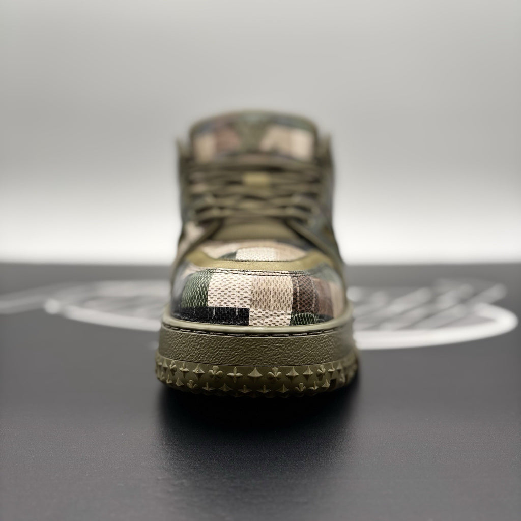 Size 12 LV (13-13.5 US) - Louis Vuitton Maxi ' Damoflage ' | GREAT CONDITION!