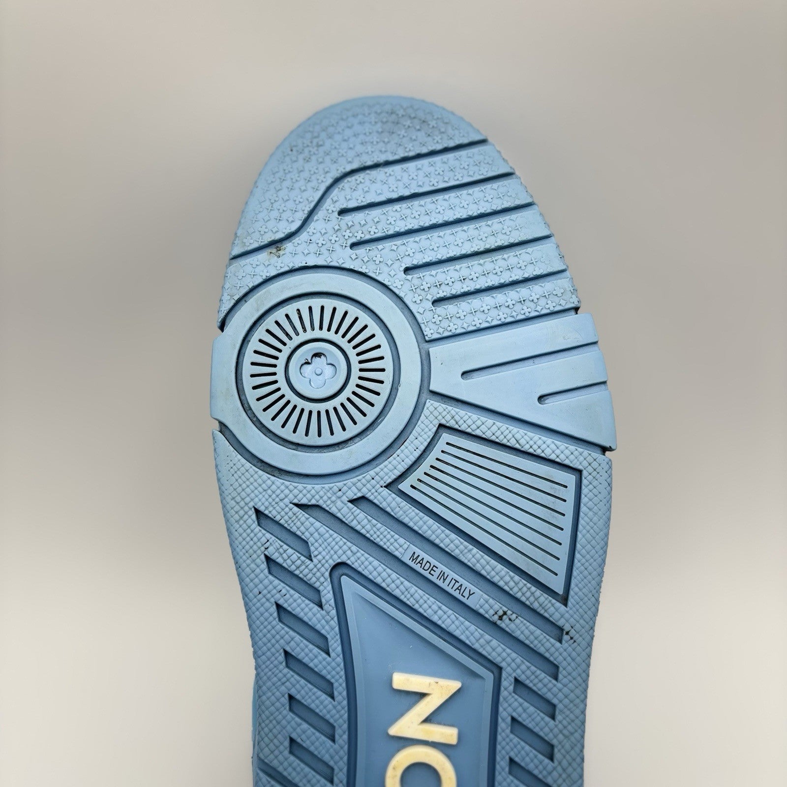Size 9.5 LV (10.5-11 US) - Louis Vuitton Trainer ' Sky Blue ' | GREAT!
