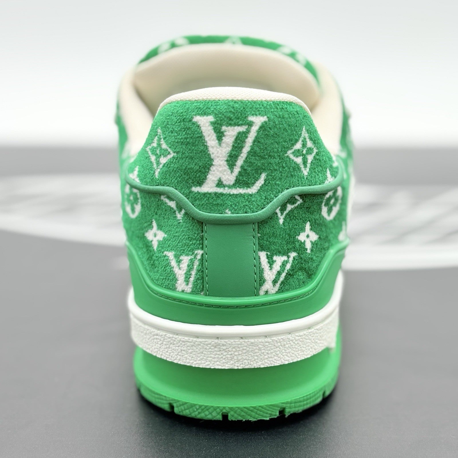 Size 8.5 LV (9.5-10 US) Louis Vuitton Trainer ' Green White Monogram ' | GREAT!
