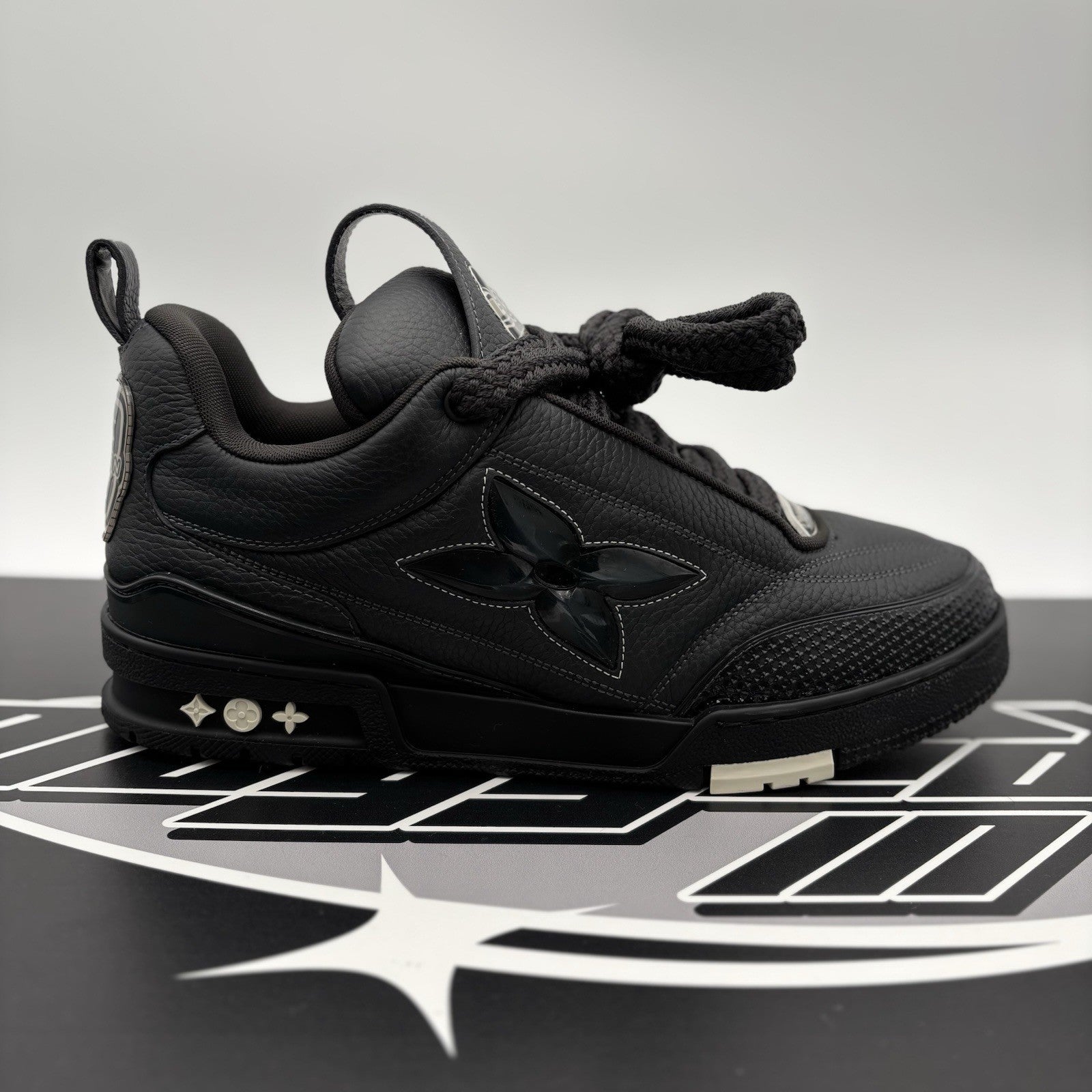 Size 8 LV (9-9.5 US) Louis Vuitton Skate ' Black ' | EXCELLENT CONDITION