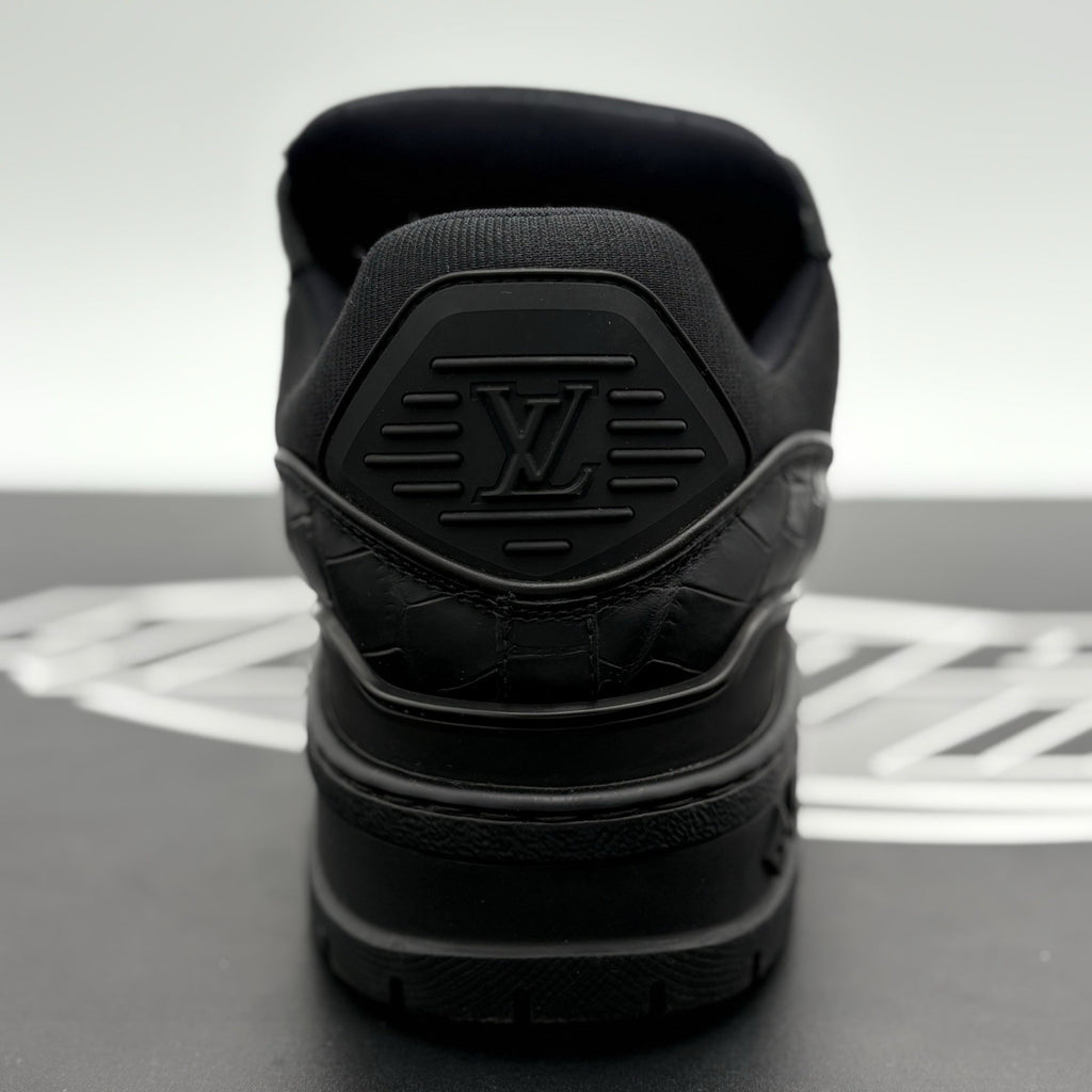 Size 8.5 LV (9.5-10 US) - Louis Vuitton Maxi Sneaker ' Black ' | EXCELLENT COND!