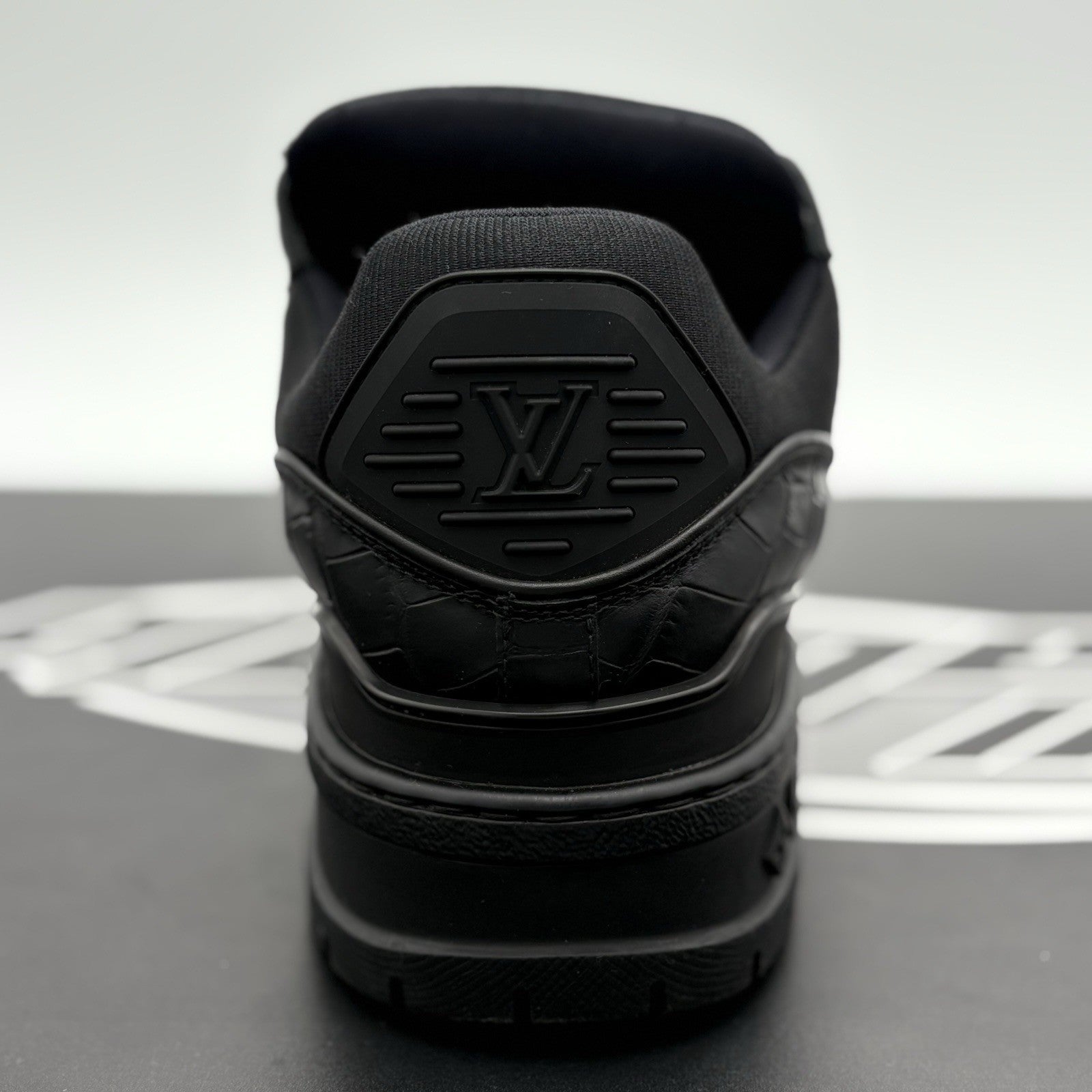 Size 8.5 LV (9.5-10 US) - Louis Vuitton Maxi Sneaker ' Black ' | EXCELLENT COND!