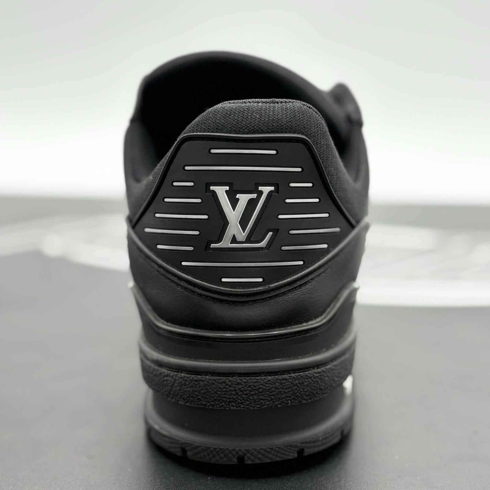Size 8.5 LV (9.5-10 US) - Louis Vuitton Trainer ' Black ' | SUPER CLEAN!
