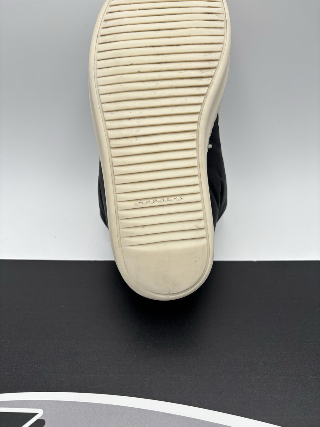 Size 42 (9 US) Rick Owens DRKSHDW Hollywood Jumbo Lace Puffer Low ' Black Milk '