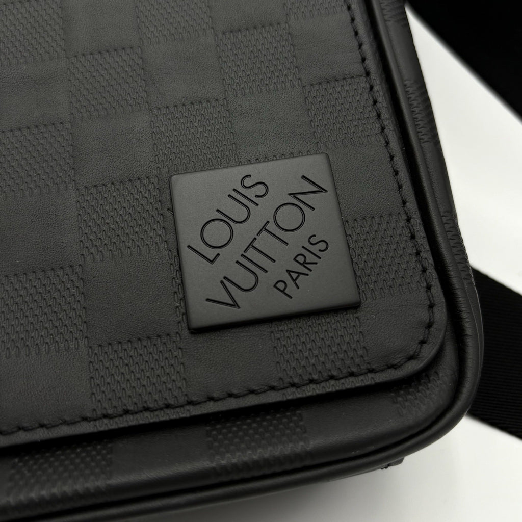 Louis Vuitton District PM Infini Messenger Bag ' Black ' | PRISTINE CONDITION!