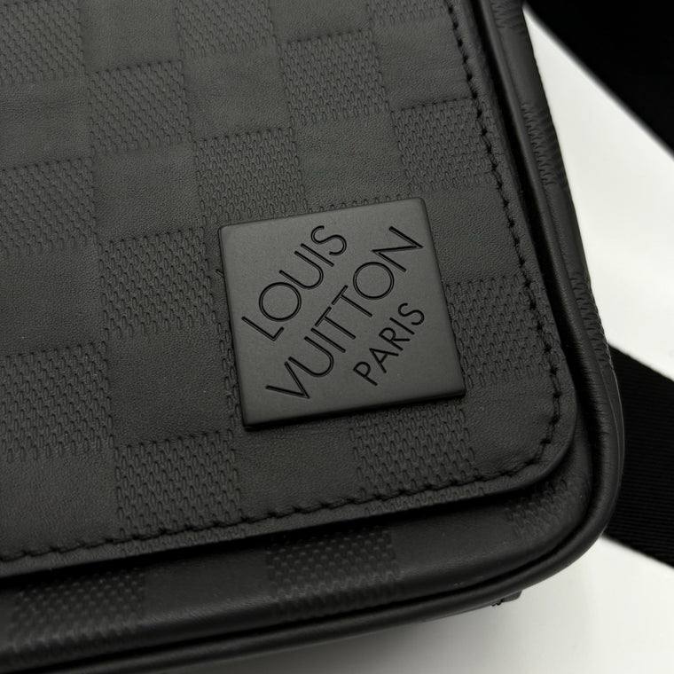 District PM Infini Messenger Bag Black — photo 3