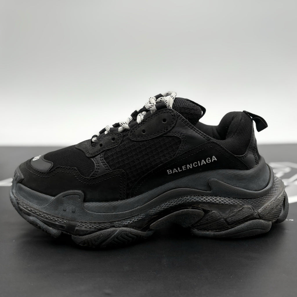 Size 39 - Balenciaga Triple S ' Black ' | SUPER CLEAN!