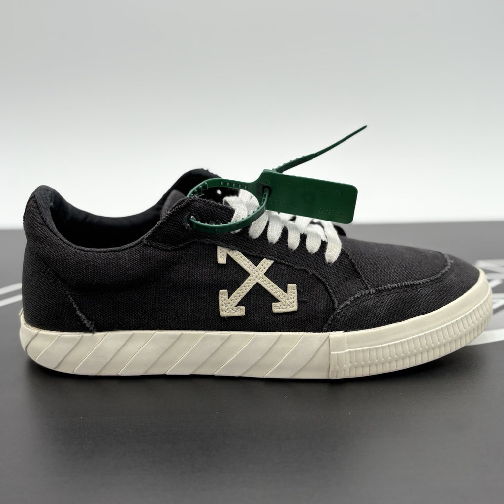 Size 44 (11 US) Off-White Vulc Sneaker ' Black White ' | GOOD CONDITION!