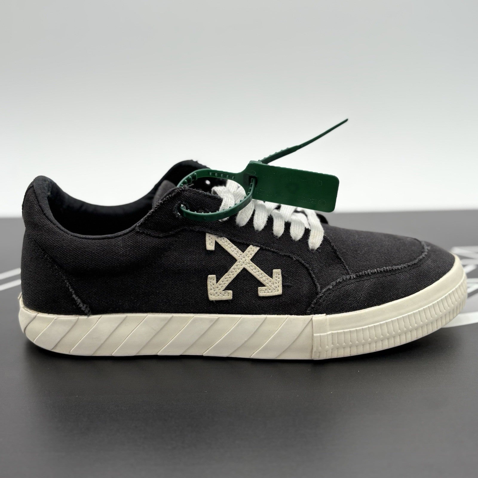 Size 44 (11 US) Off-White Vulc Sneaker ' Black White ' | GOOD CONDITION!