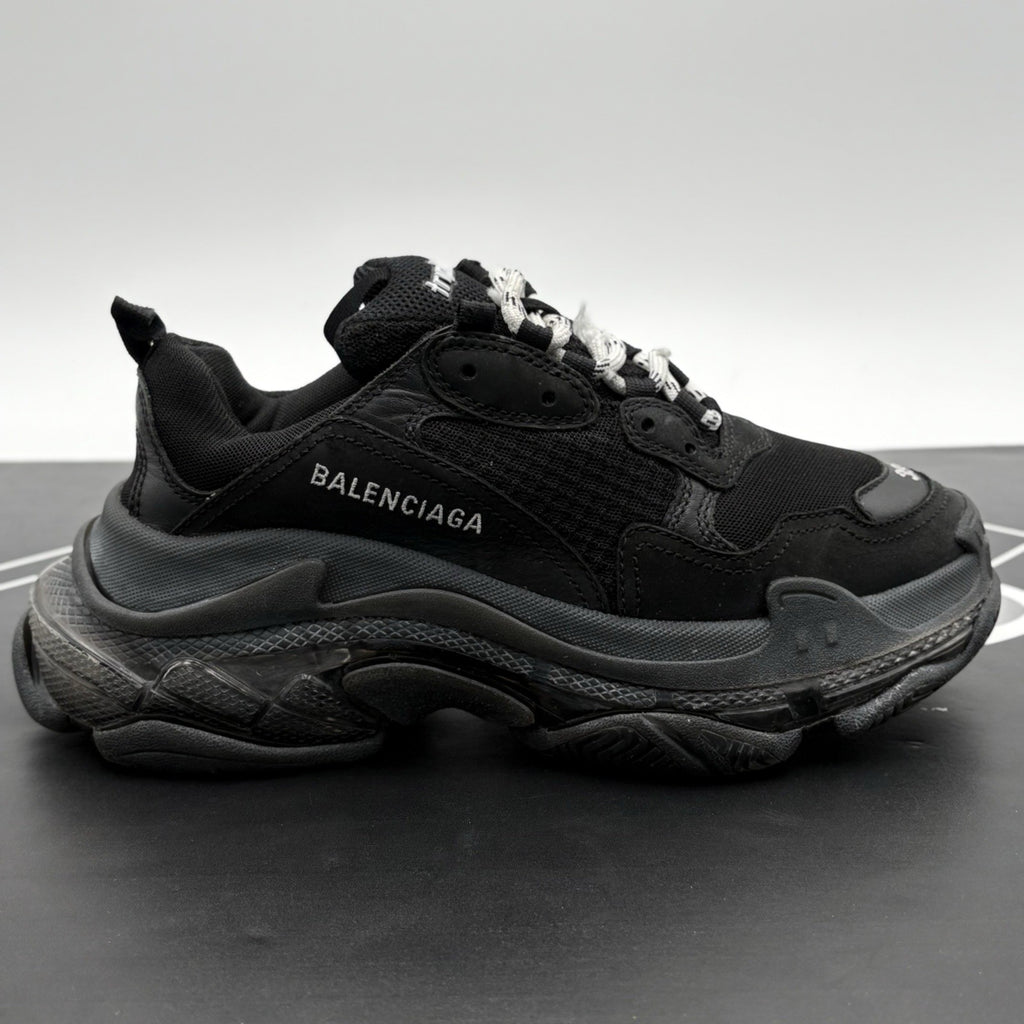 Size 39 - Balenciaga Triple S ' Black ' | SUPER CLEAN!