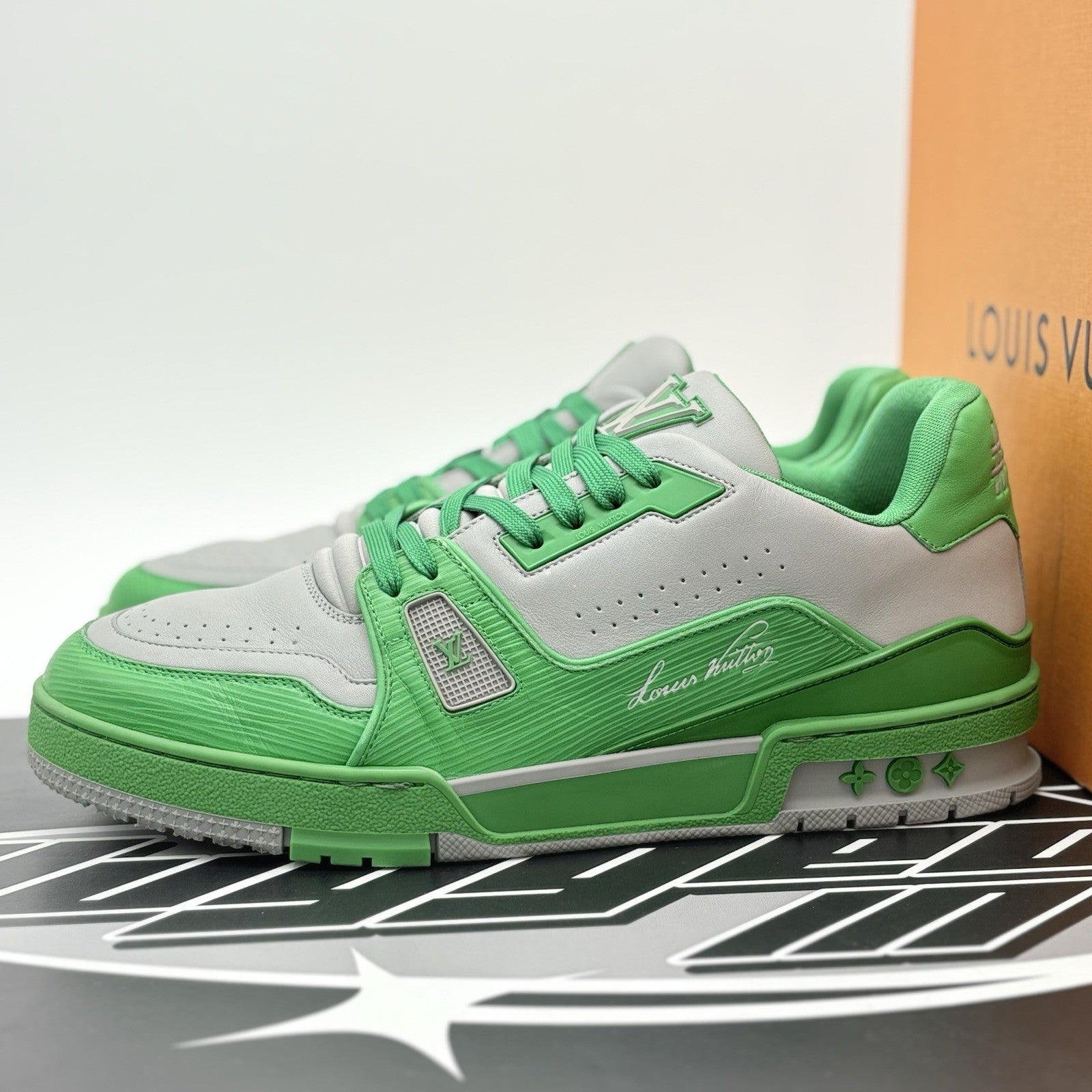 Size 8.5 LV (9.5-10 US) Louis Vuitton LV Trainer ' Green Grey ' | SUPER CLEAN!