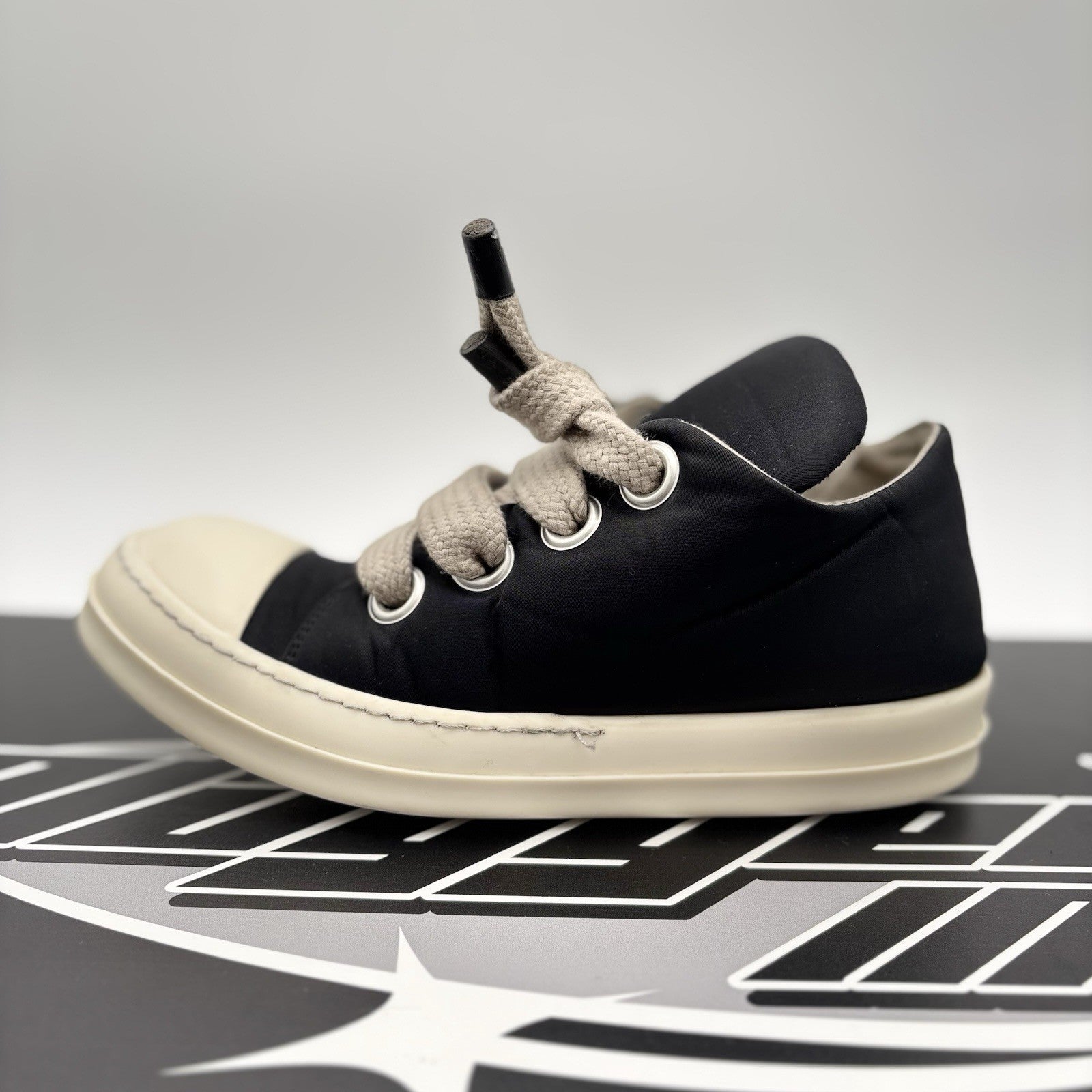 Size 42 (9 US) Rick Owens DRKSHDW Hollywood Jumbo Lace Puffer Low ' Black Milk '