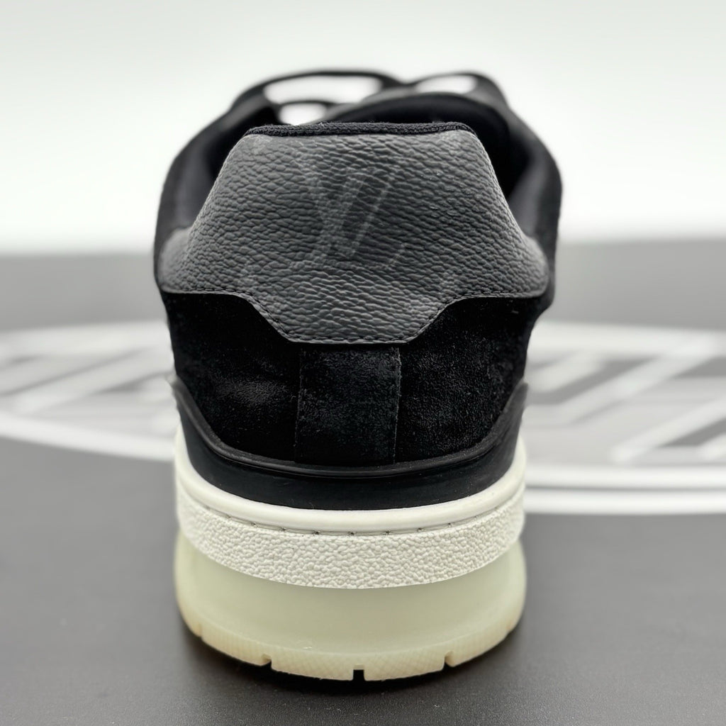 Size 7.5 LV (8.5-9 US) - Louis Vuitton Trainer ' Black Monogram ' | GREAT COND!