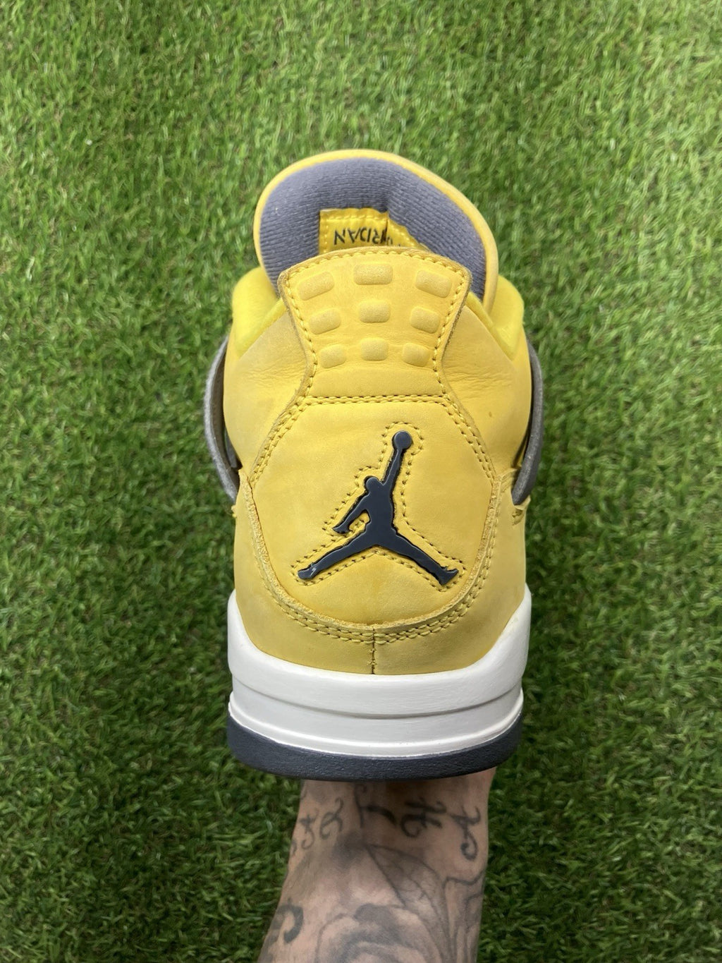 Size 8.5 - Nike Air Jordan 4 Retro ' Lightning ' | GREAT CONDITION!