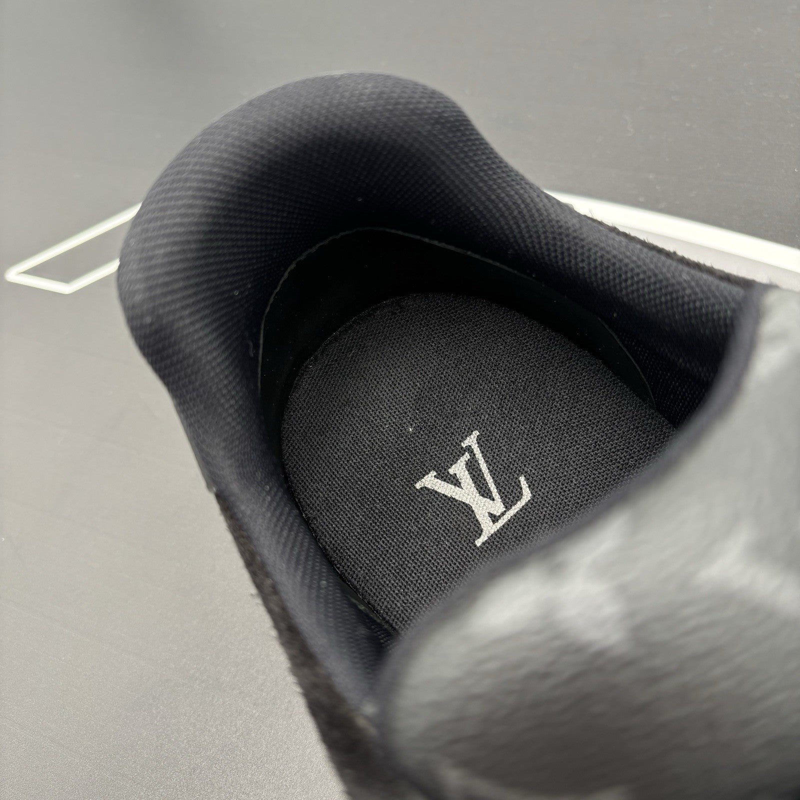 Size 8 LV (9-9.5 US) - Louis Vuitton Trainer ' Black Monogram ' | GOOD CONDITION