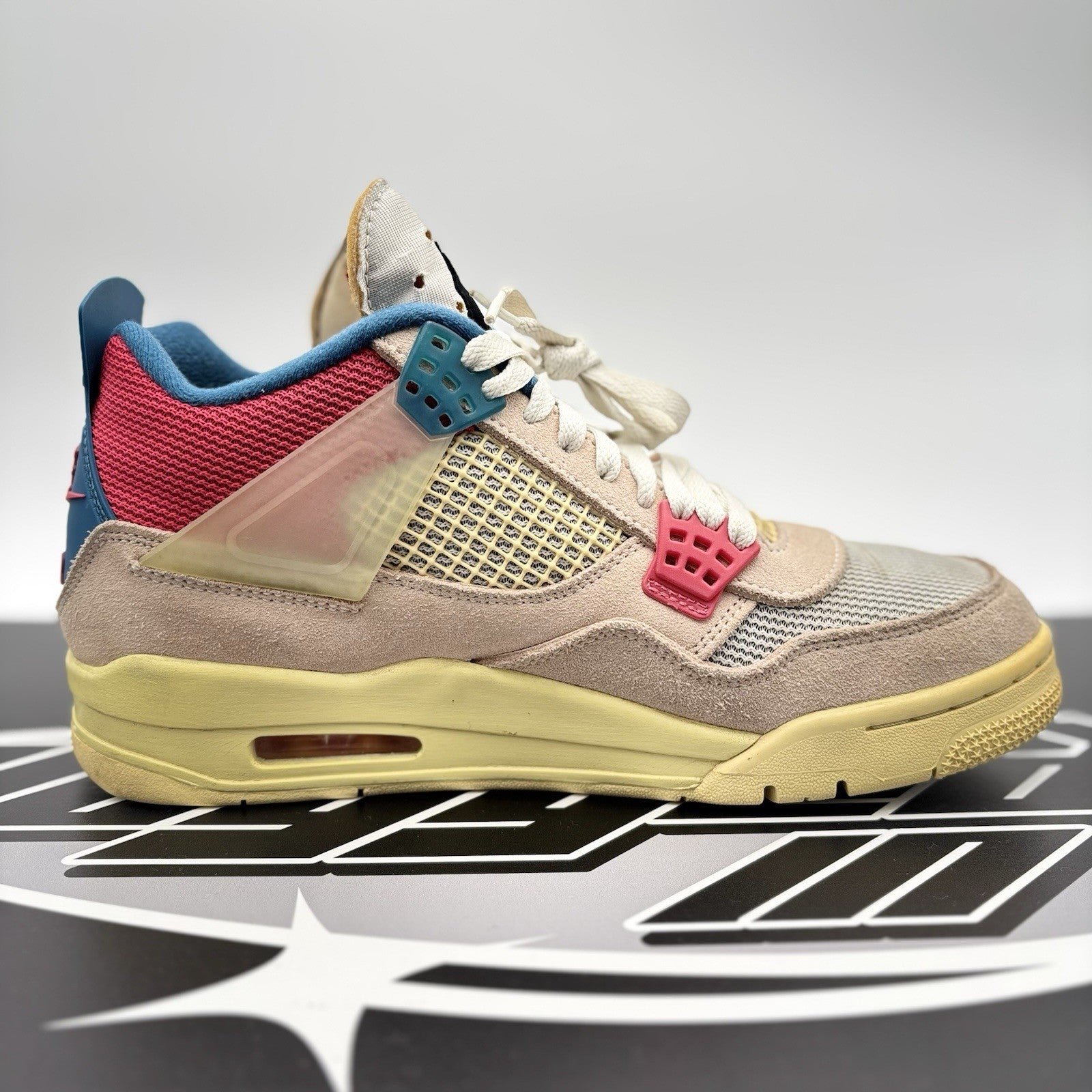 Size 9 - Jordan 4 Retro x Union LA Mid Guava Ice | GREAT CONDITION!