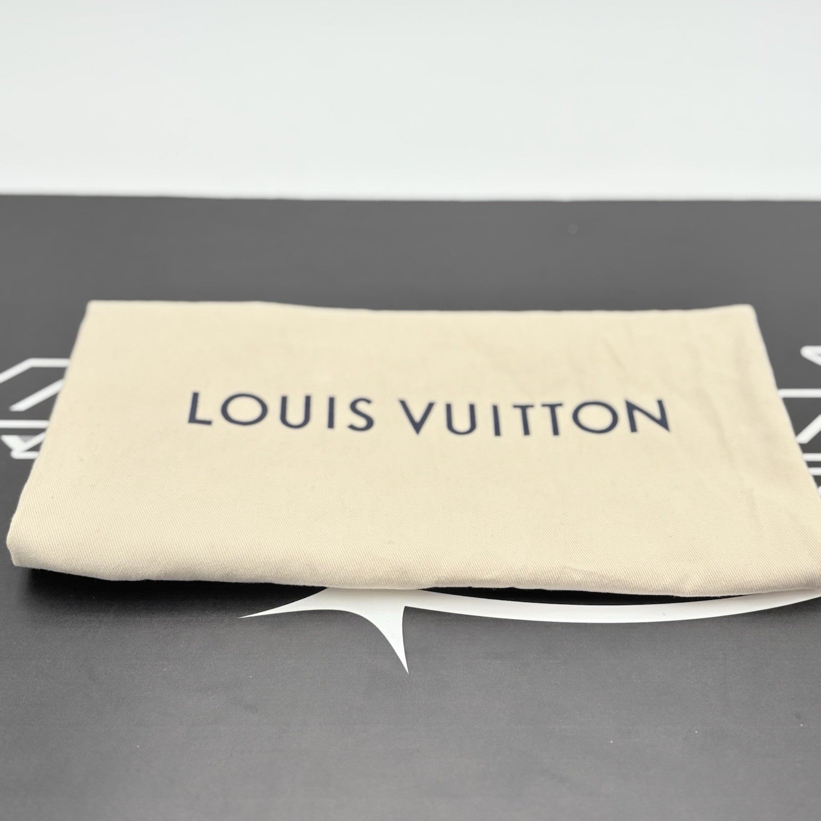 Size 10 LV (11-11.5 US) - Louis Vuitton Trainer ' White Pink ' | EXCELLENT COND!