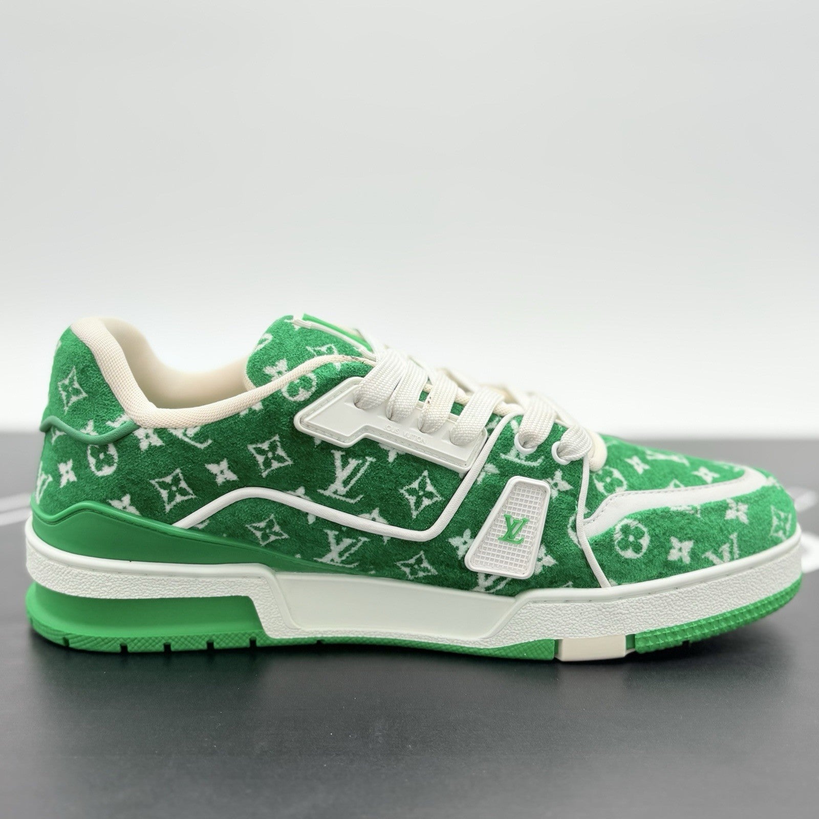 Size 8.5 LV (9.5-10 US) Louis Vuitton Trainer ' Green White Monogram ' | GREAT!