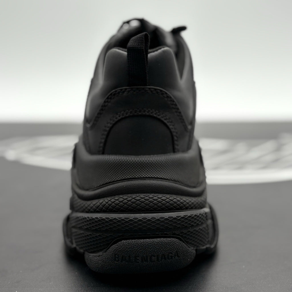 Size 42 - Balenciaga Triple S ' Black ' | BRAND NEW!