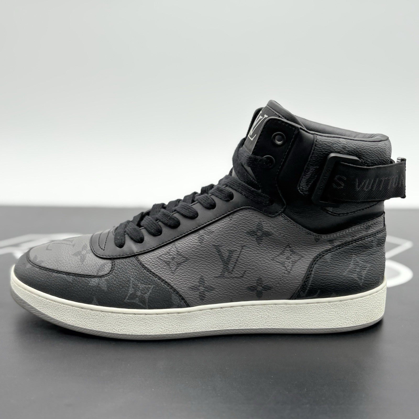 Size 7 LV (8-8.5 US) Louis Vuitton Eclipse Rivoli ' Black ' | SUPER CLEAN!