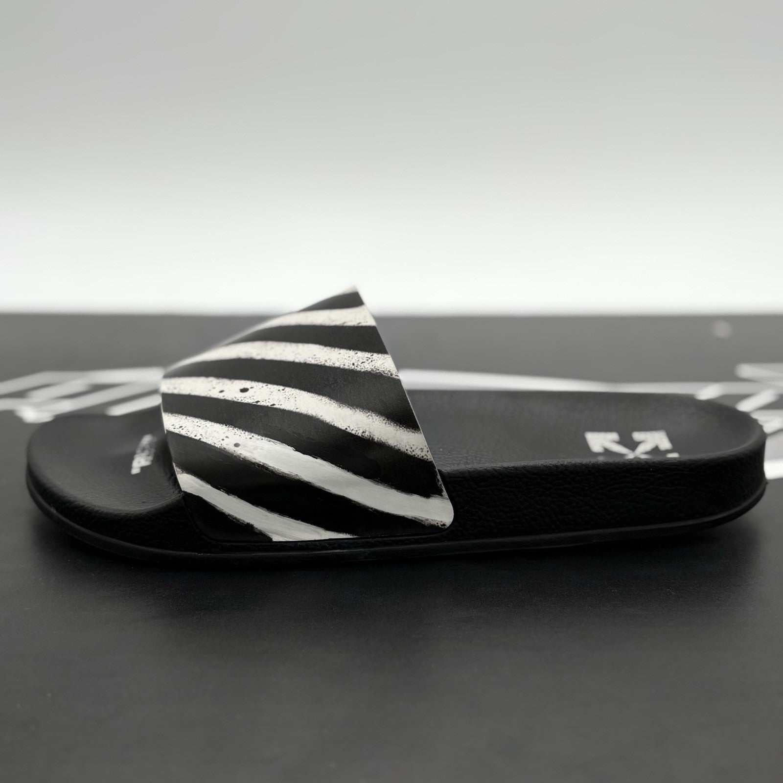 Size 42 (9 US) - Off White Black And White Slides | GOOD CONDITION!