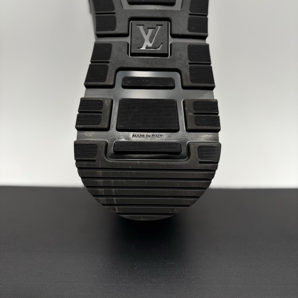 Size 8 LV (9-9.5 US) Louis Vuitton Run Away Low ' Black ' | EXCELLENT CONDITION!
