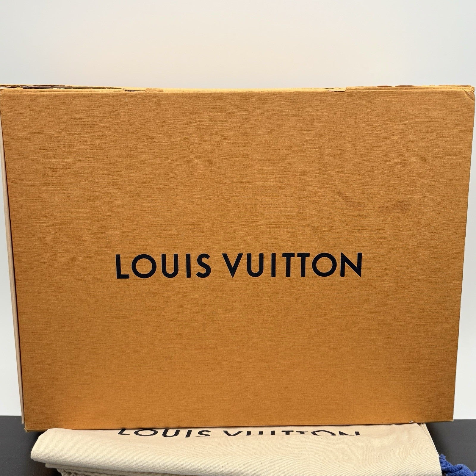 Size 8 LV (US 9-9.5) Louis Vuitton Trainer ' Black ' | SUPER CLEAN!