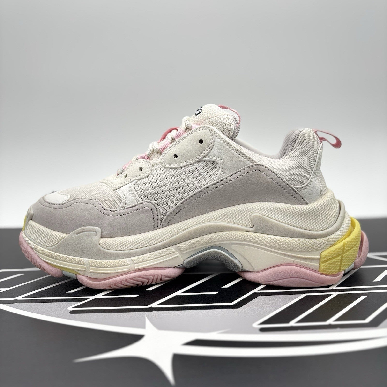 Size 40 (7 US) - Balenciaga Triple S Sneaker ' White, Pink ' | GREAT COND