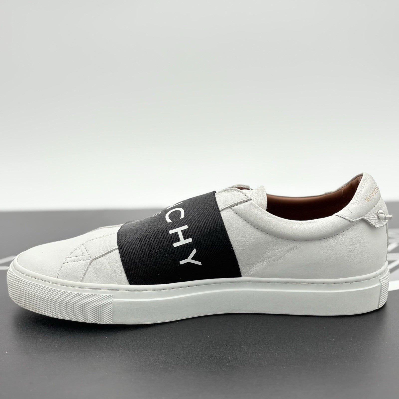 Size 42 (9 US) - Givenchy Strap Leather ' White Black ' | SUPER CLEAN!