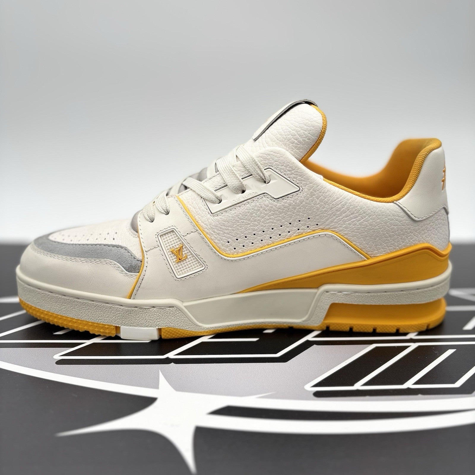 Size 40 LV (7-7.5 US) - Louis Vuitton Trainer ' White Yellow ' | GOOD CONDITION!