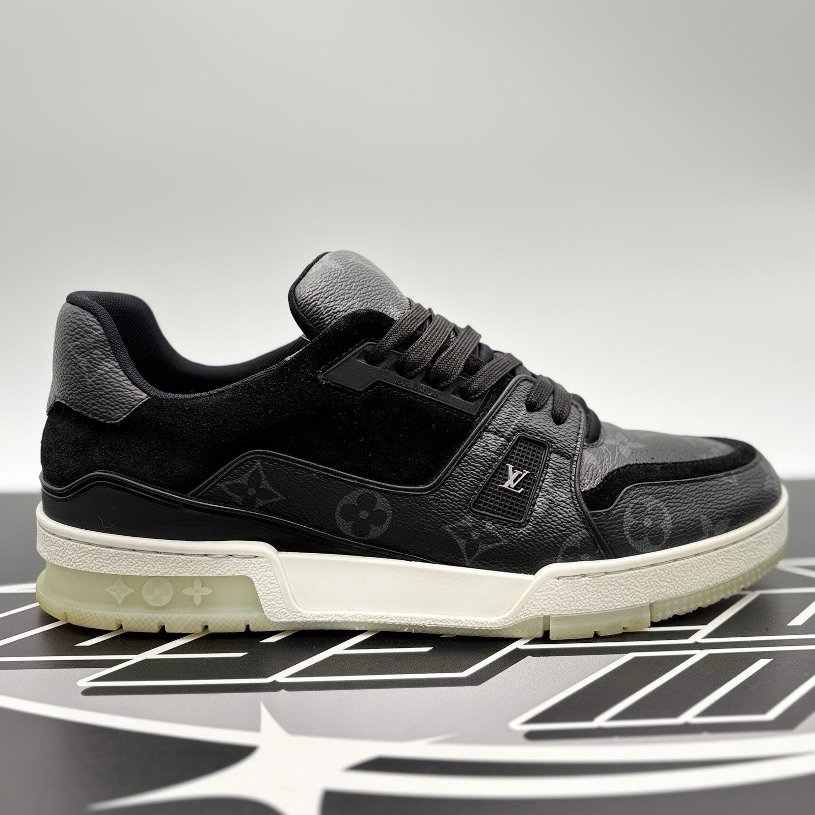 Size 8 LV (9-9.5 US) - Louis Vuitton Trainer ' Black Monogram ' | GOOD CONDITION