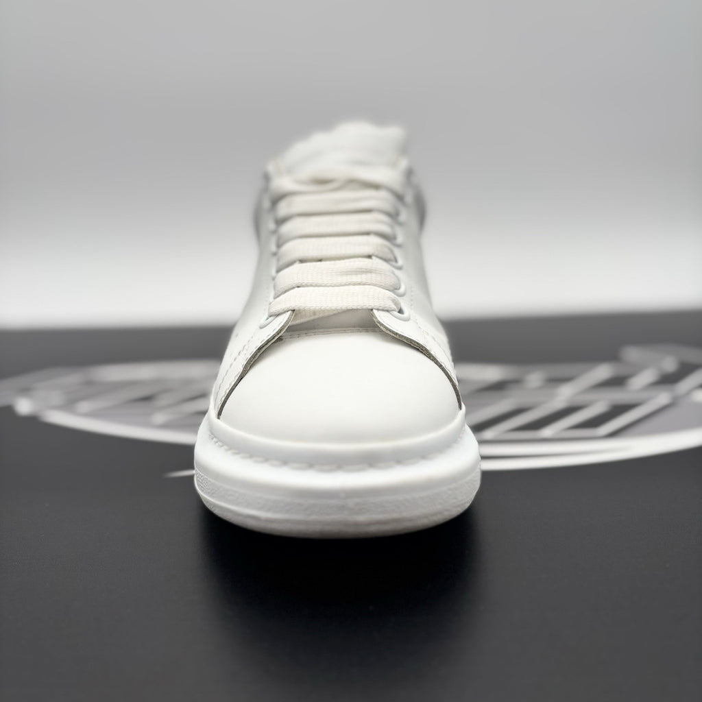 Size 41 (8 US) - Alexander McQueen ‘ White, Red ‘ | GREAT!