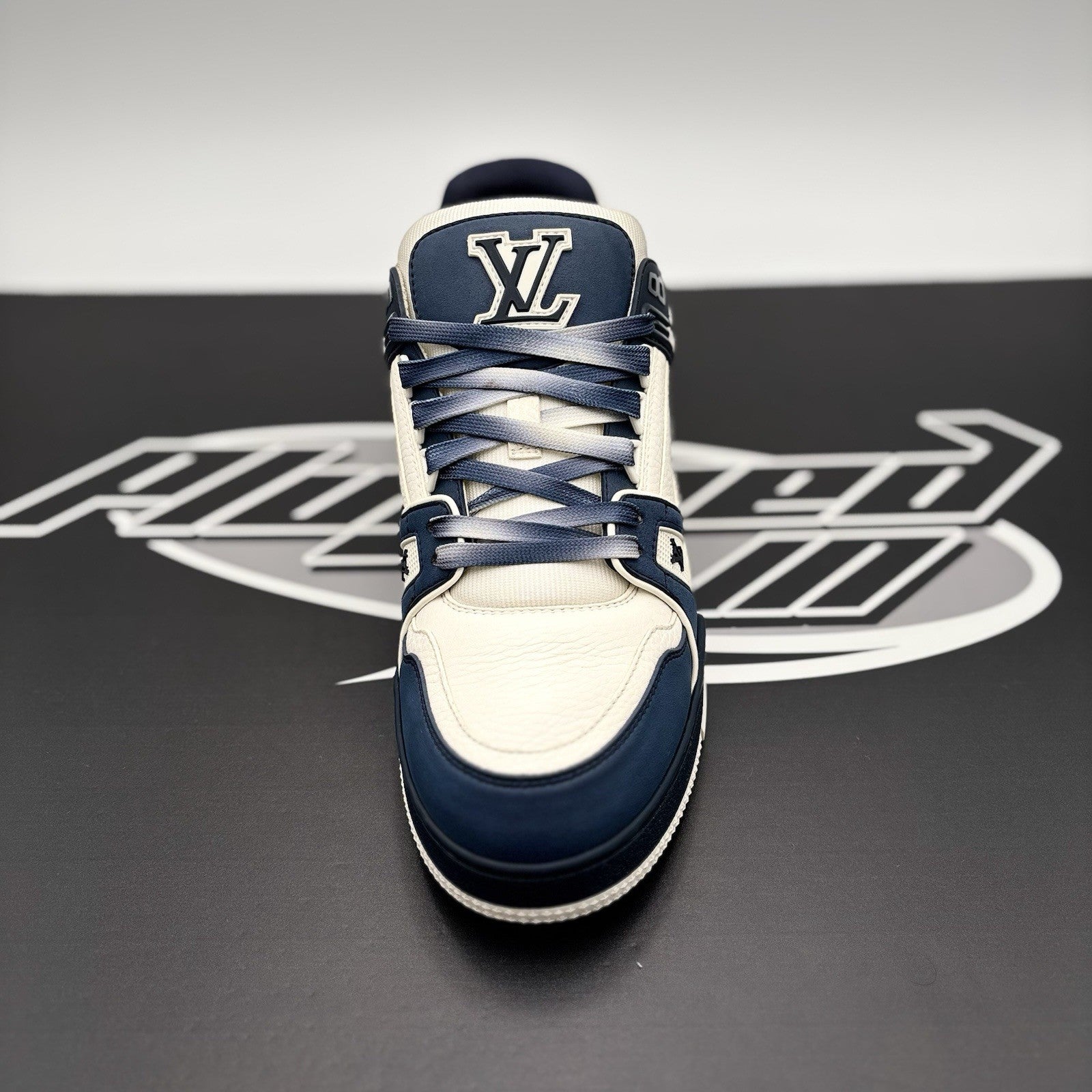 Size 6 LV (7-7.5 US ) Louis Vuitton Trainer ' White, Navy ' | GREAT CONDITION!