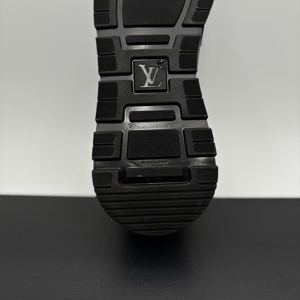 Size 8 LV (9-9.5 US) Louis Vuitton Run Away Low ' Black ' | EXCELLENT CONDITION!