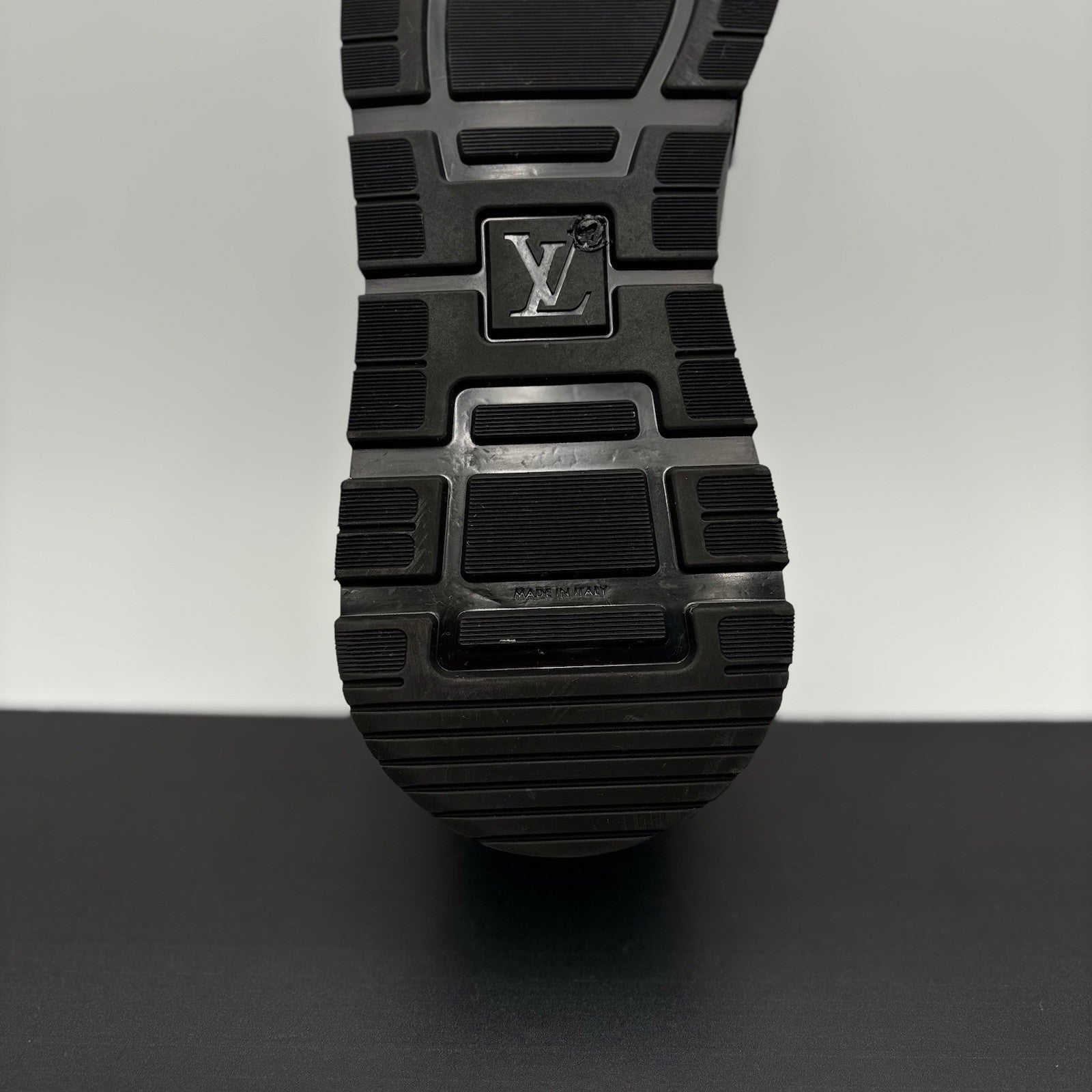Size 8 LV (9-9.5 US) Louis Vuitton Run Away Low ' Black ' | EXCELLENT CONDITION!