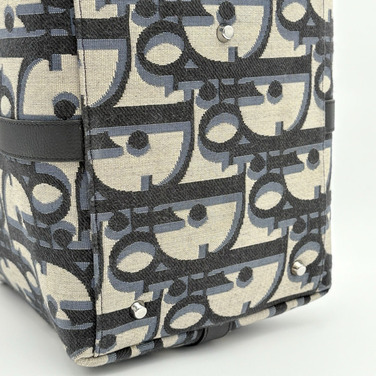 Oblique Jacquard Maxi Weekender 40 Bag Beige — photo 6