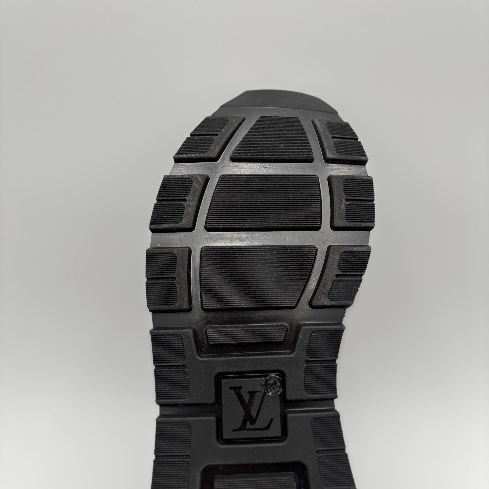 Size 8 LV (9-9.5 US) Louis Vuitton Run Away Low ' Black ' | EXCELLENT CONDITION!