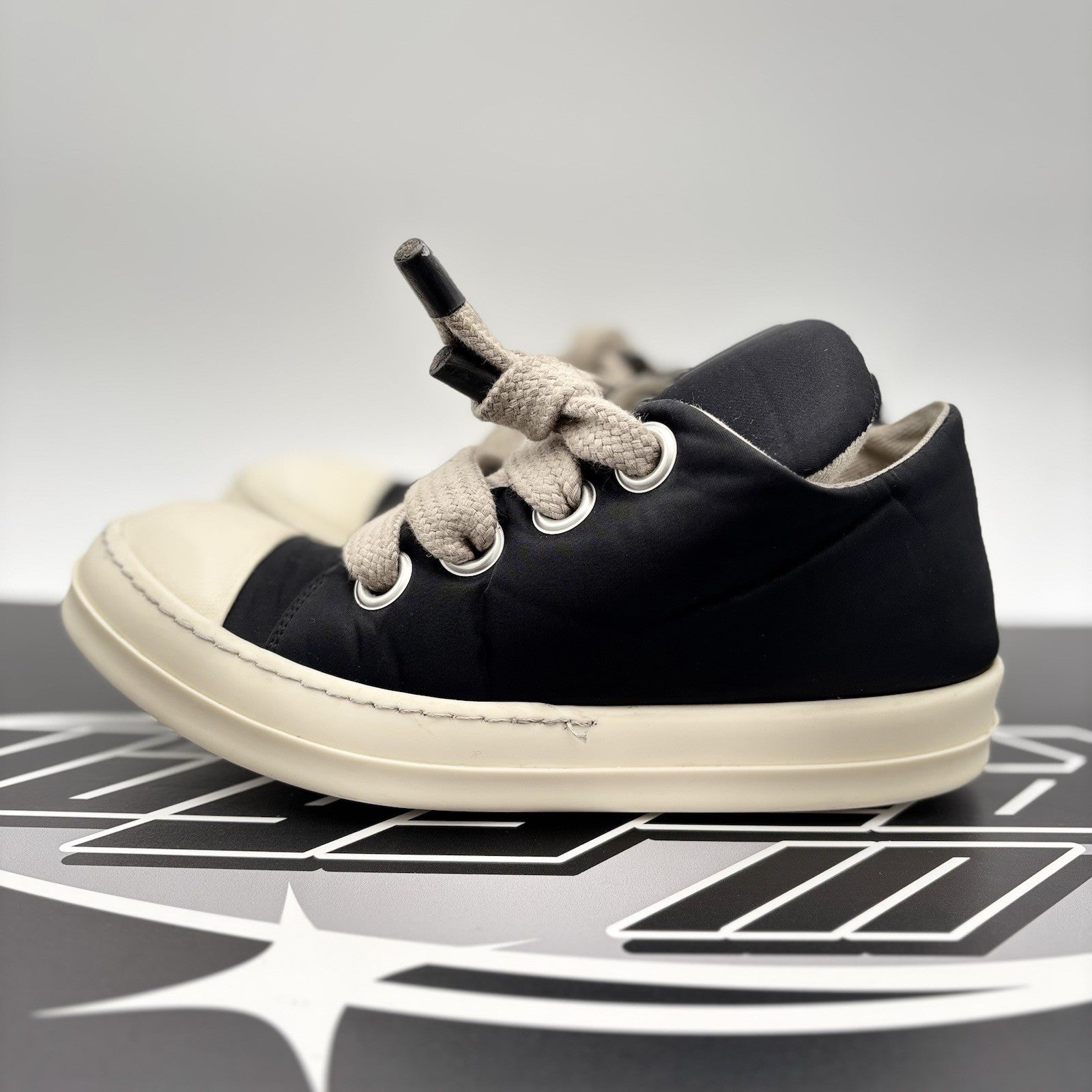 Size 42 (9 US) Rick Owens DRKSHDW Hollywood Jumbo Lace Puffer Low ' Black Milk '