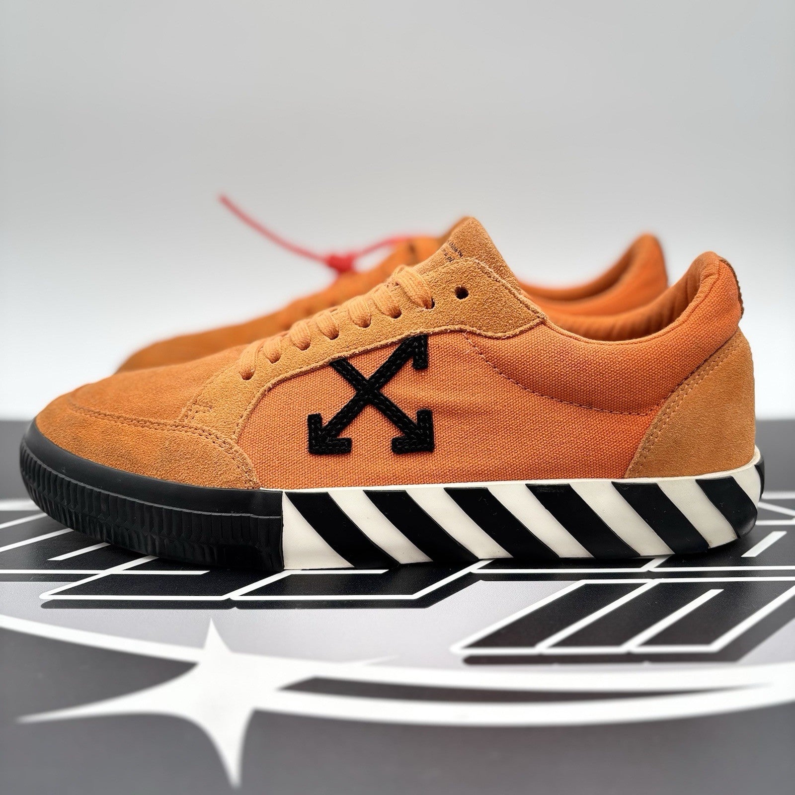 Size 44 (11 US) - Off White Vulcanized Low Orange Black ' | GOOD CONDITION!