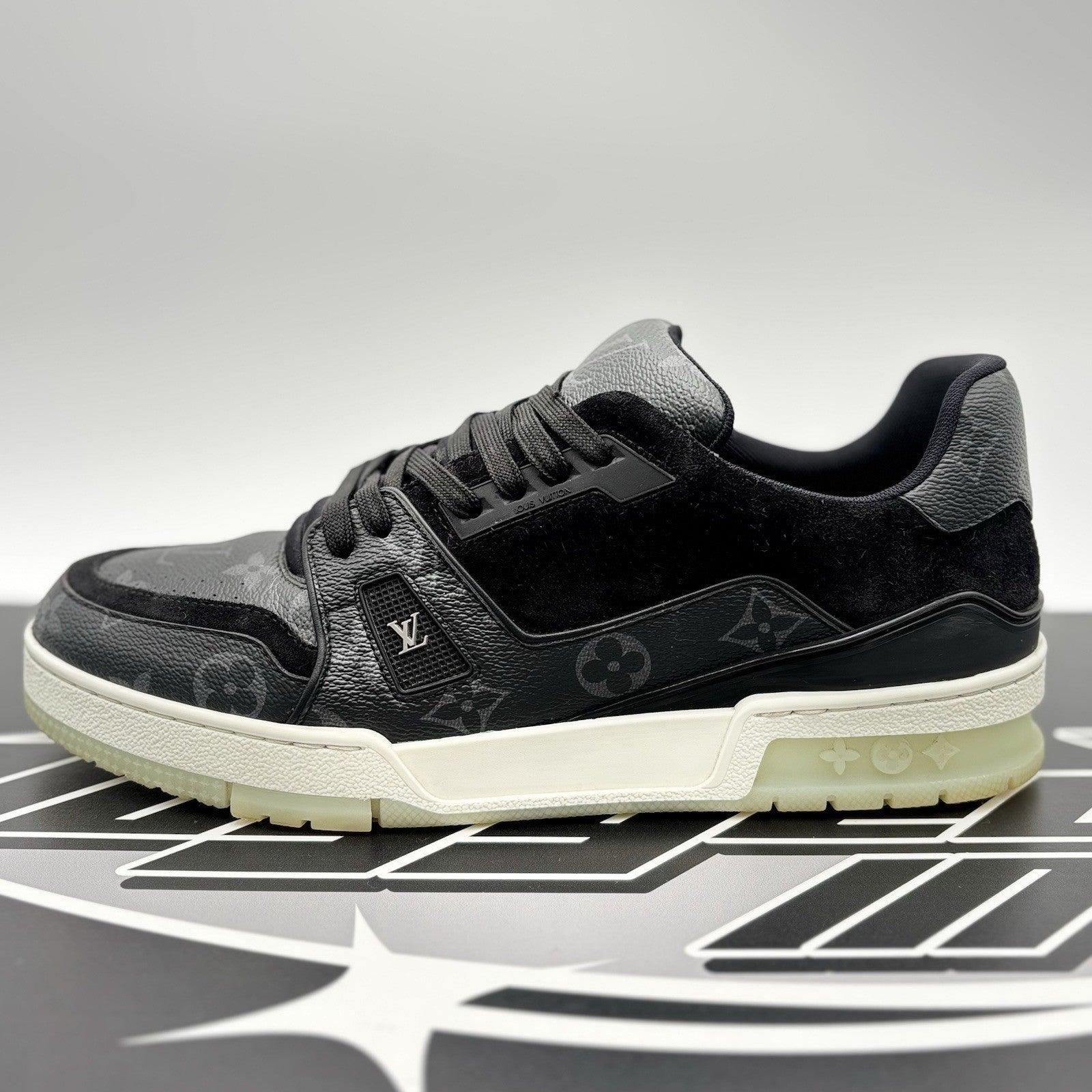 Size 8 LV (9-9.5 US) - Louis Vuitton Trainer ' Black Monogram ' | GOOD CONDITION