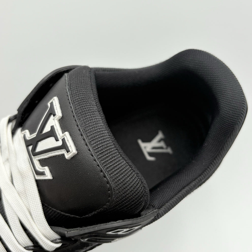 Size 7 LV (8-8.5 US) Louis Vuitton Trainer ' Black ' | GOOD CONDITION!