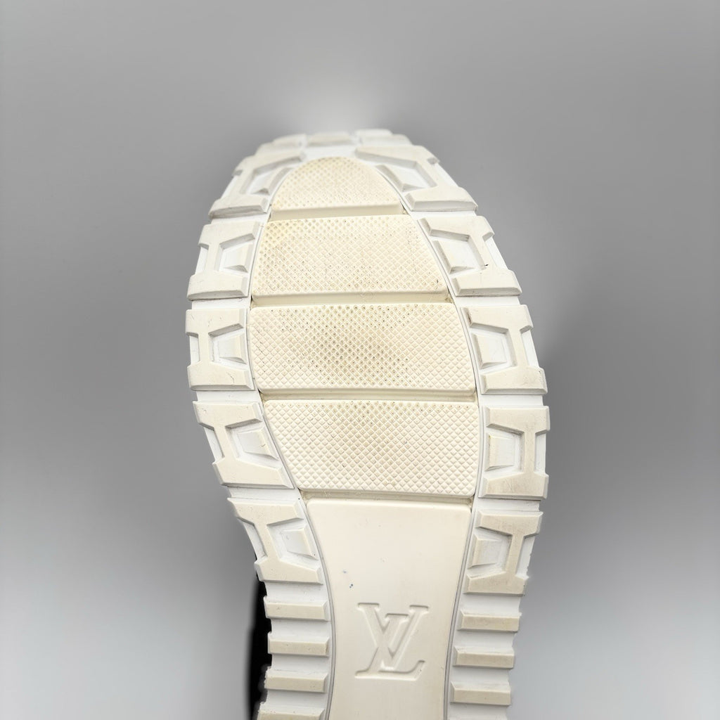 Size 7.5 LV (8.5-9 US) Louis Vuitton Run Away Sneaker ' Black White ' | GOOD!