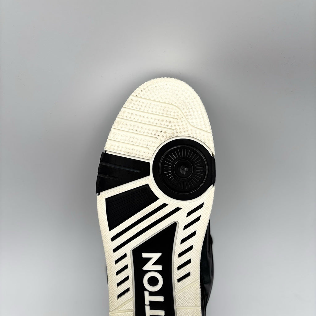 Size 8 LV (9-9.5 US) Louis Vuitton Skate ' Black White ' | GREAT CONDITION
