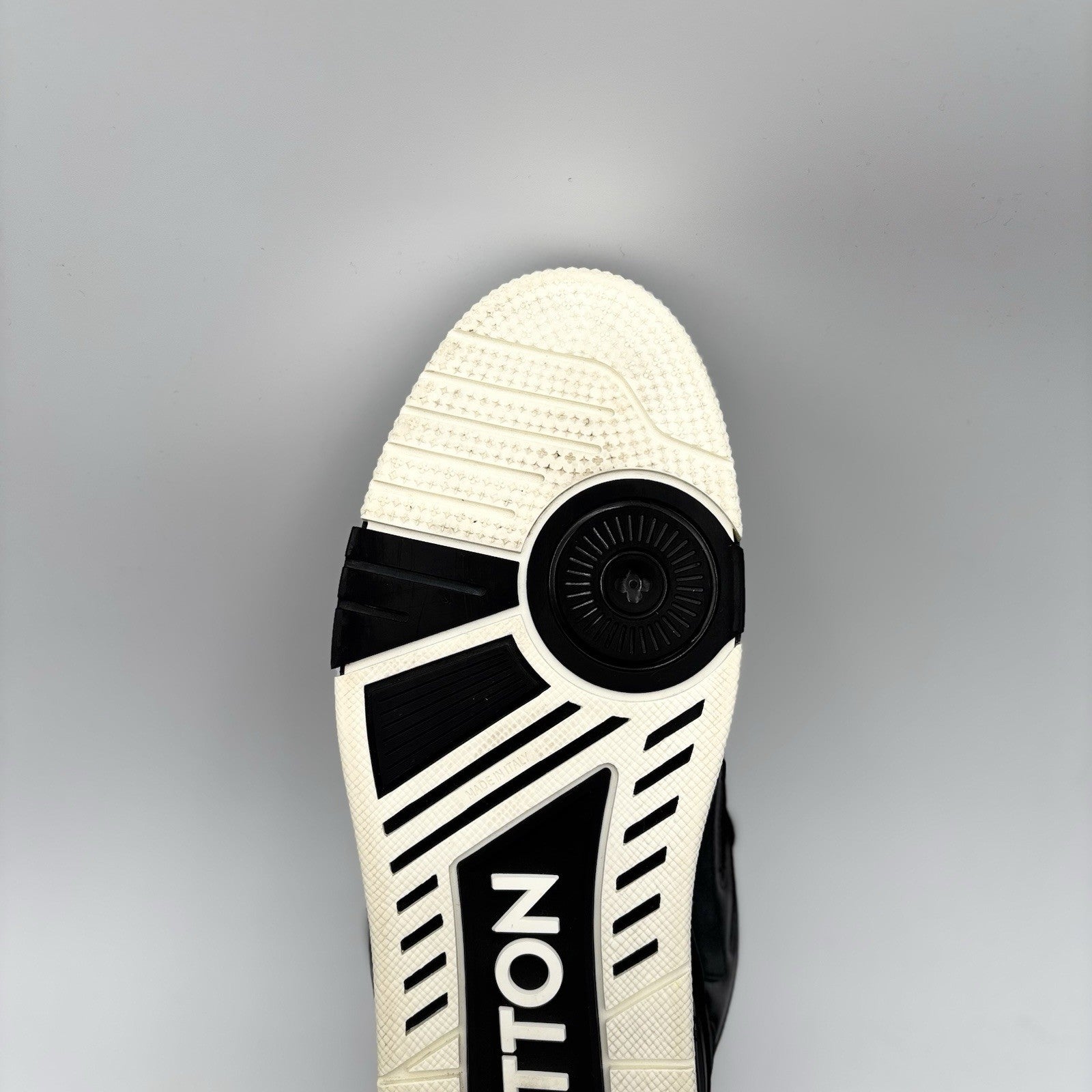 Size 8 LV (9-9.5 US) Louis Vuitton Skate ' Black White ' | GREAT CONDITION