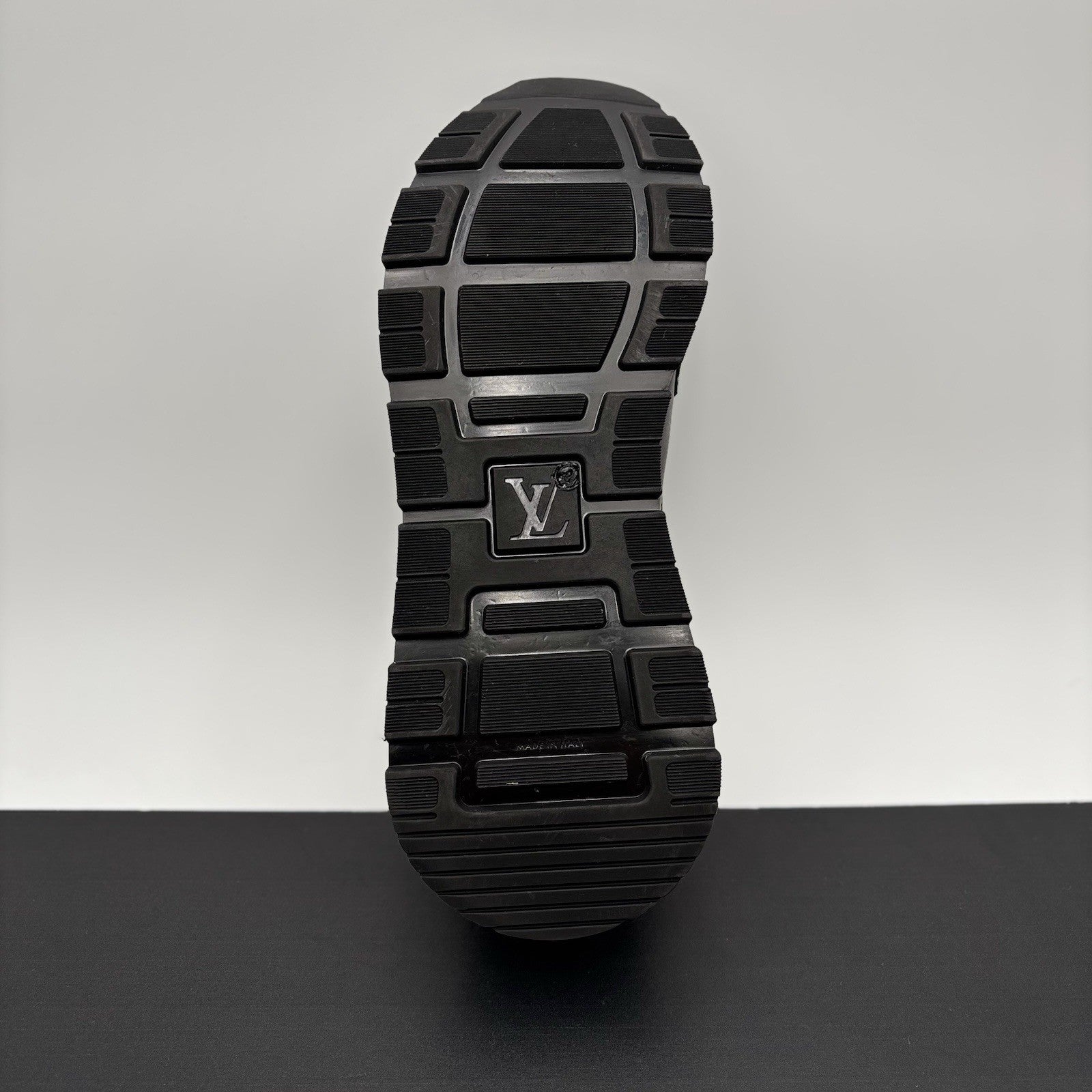 Size 8 LV (9-9.5 US) Louis Vuitton Run Away Low ' Black ' | EXCELLENT CONDITION!