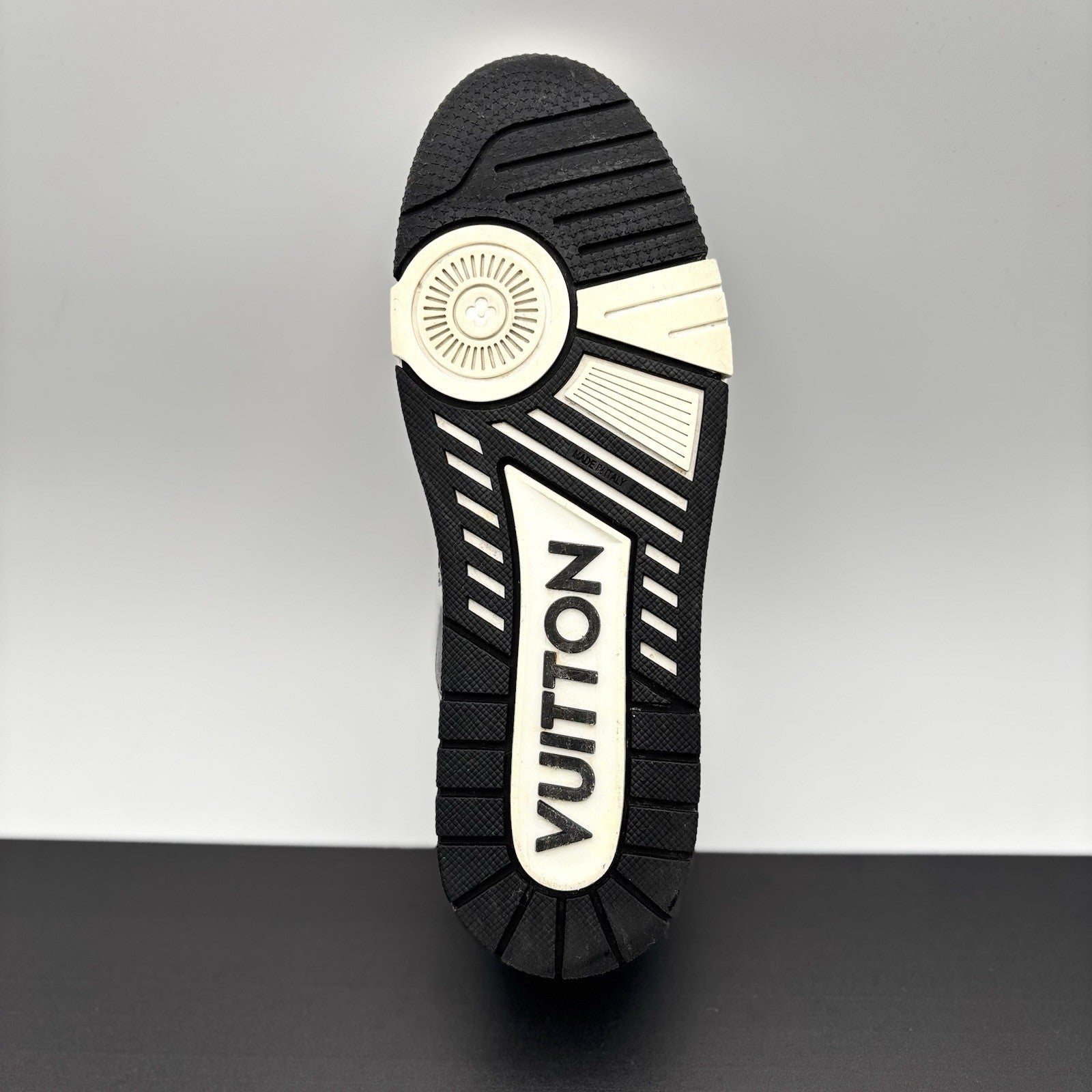 Size 8 LV (9-9.5 US) - Louis Vuitton Trainer #54 ' Graphic Print ' | GOOD COND!
