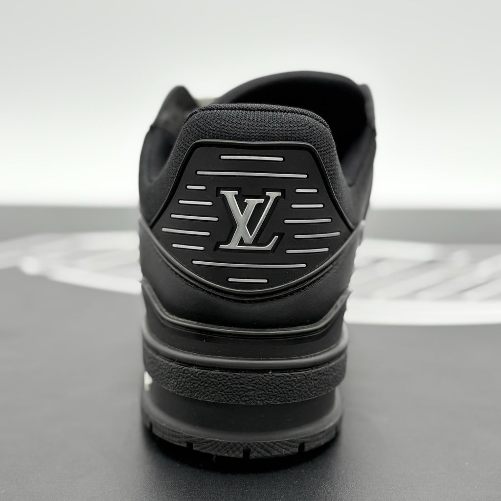 Size 8.5 LV (9.5-10 US) - Louis Vuitton Trainer ' Black ' | SUPER CLEAN!